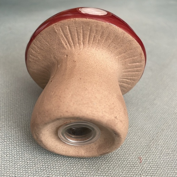 Vintage Mushroom Salt and Pepper Shaker - Picture 15 of 16